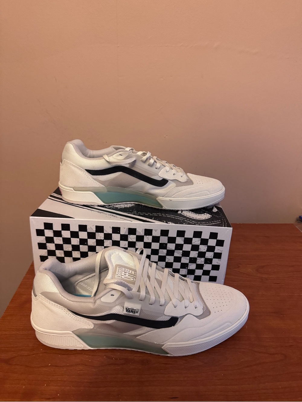 Vans Men's Skate Ave 2.0 White Low-Top Casual Sneakers